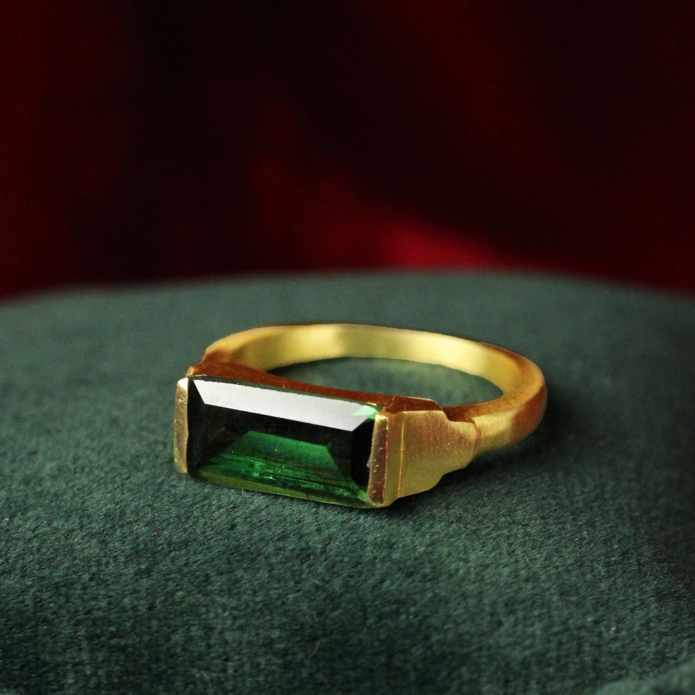 Bague en tourmaline verte  rectangulaire