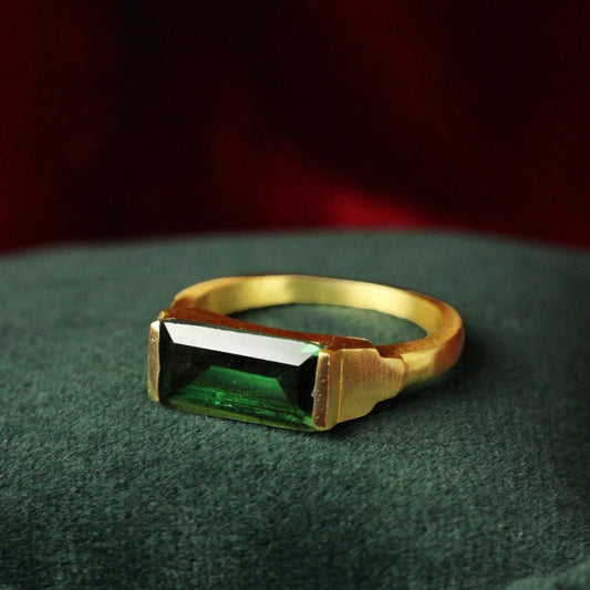 Bague en tourmaline verte  rectangulaire