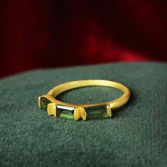 Bague trois tourmalines vertes rectangulaire